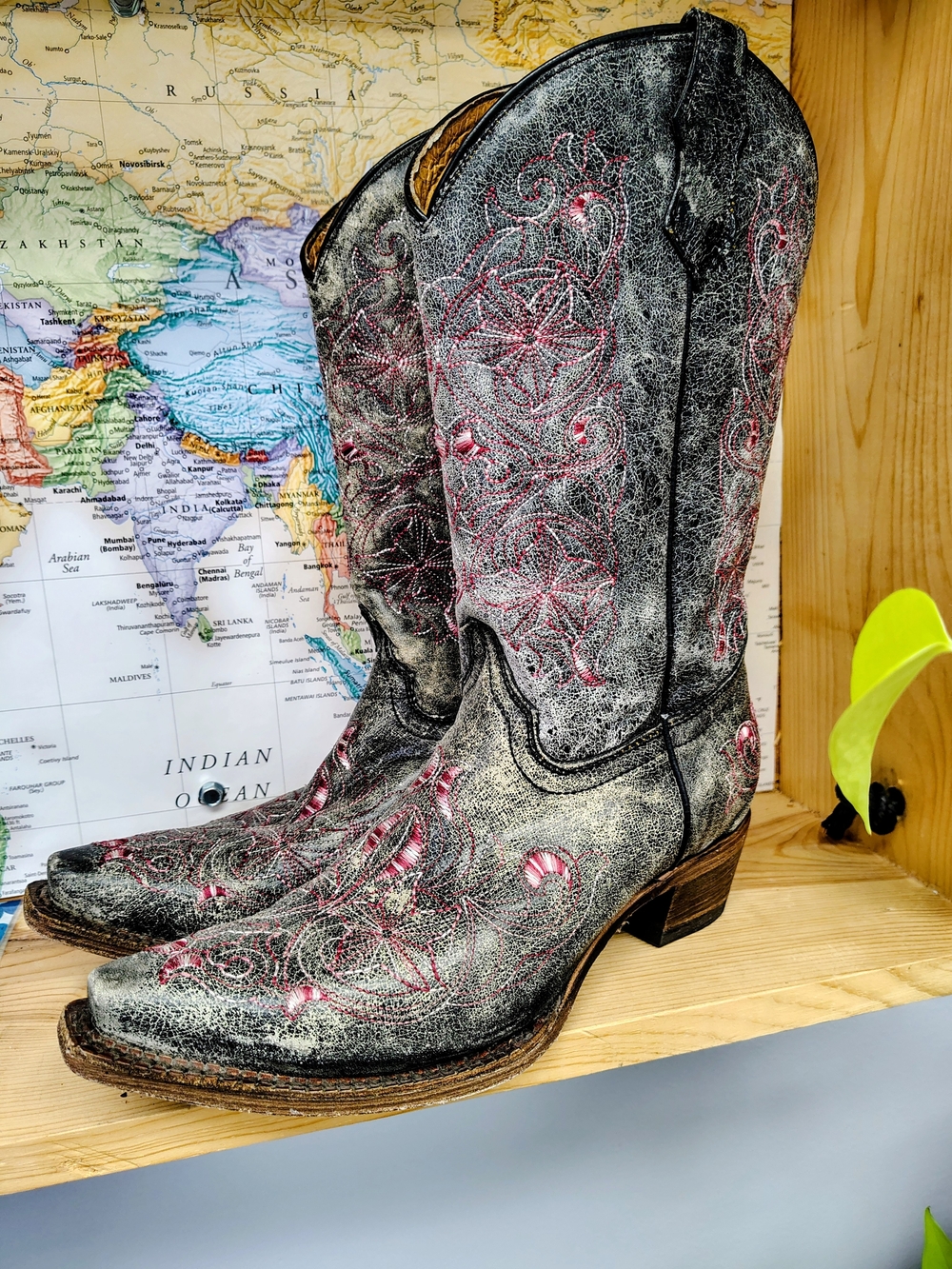 Corral Teens Cowboy Boots-size 6 USA